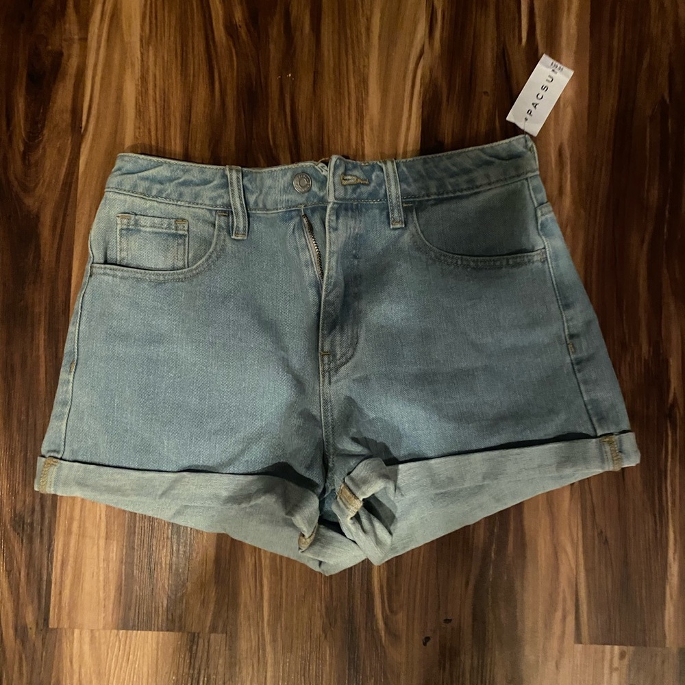 NWT! Womens light denim pacsun shorts